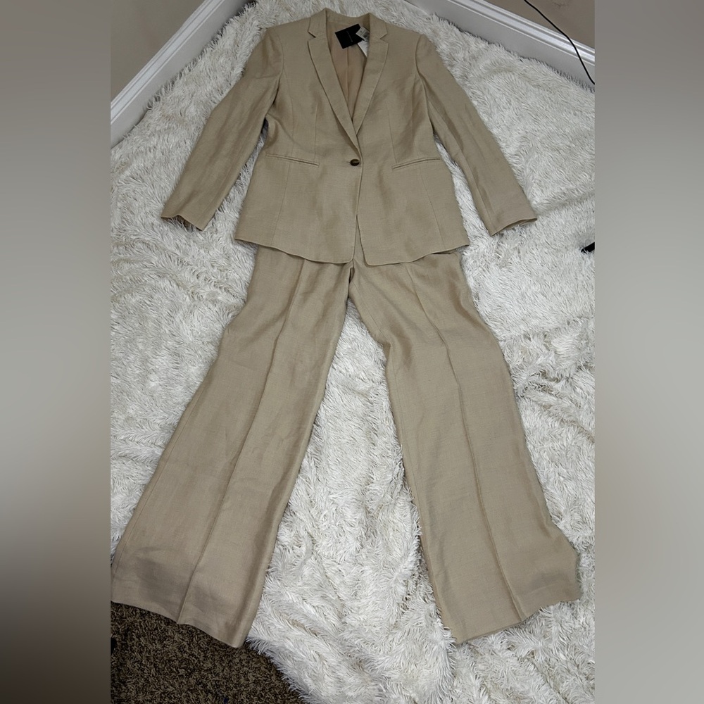 Beautifl NWT Ann Taylor Elegant Beige Women's Pantsuit - Picture 3 of 13